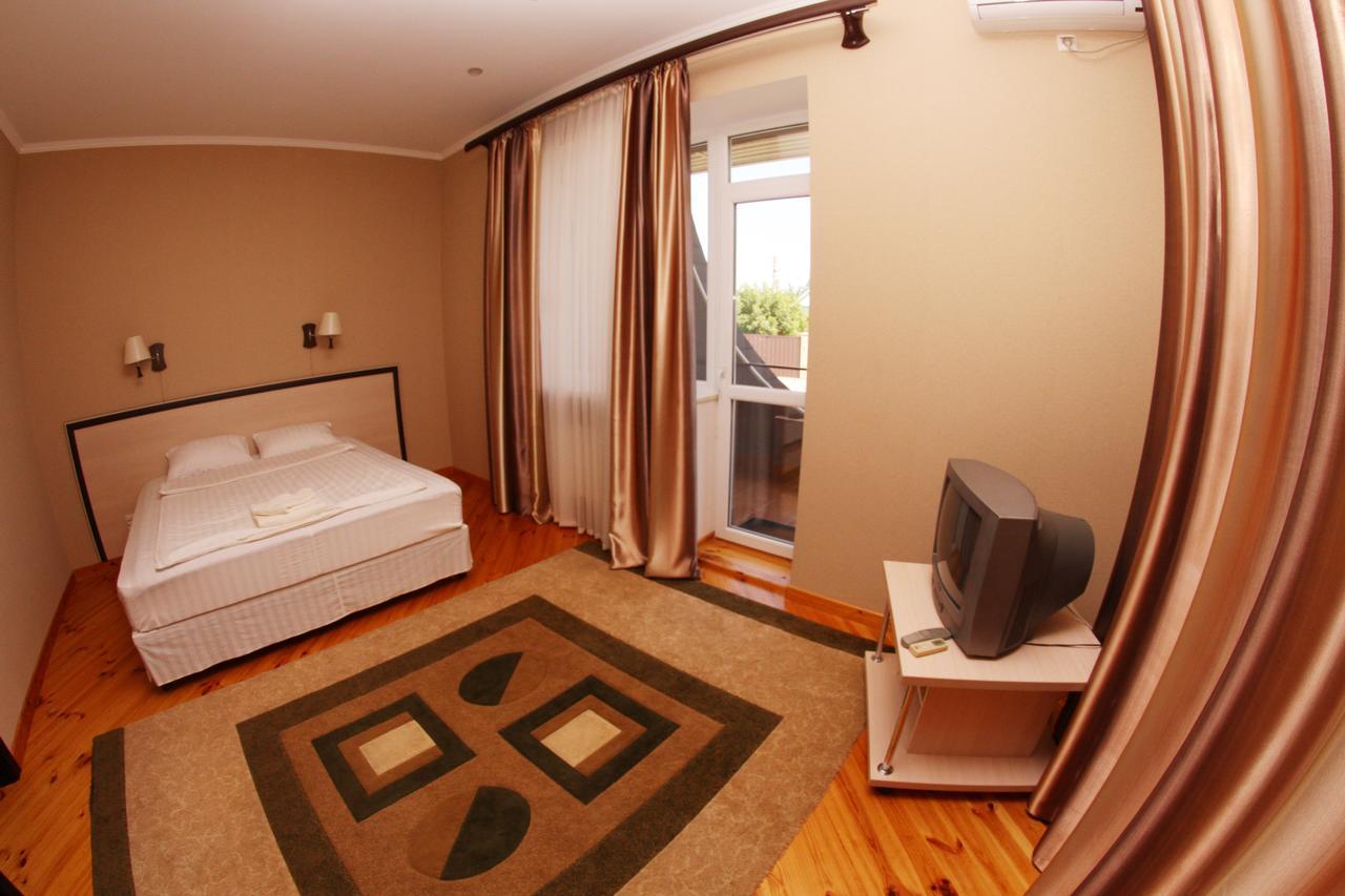 Uyut Hotel Chernihiv Ngoại thất bức ảnh