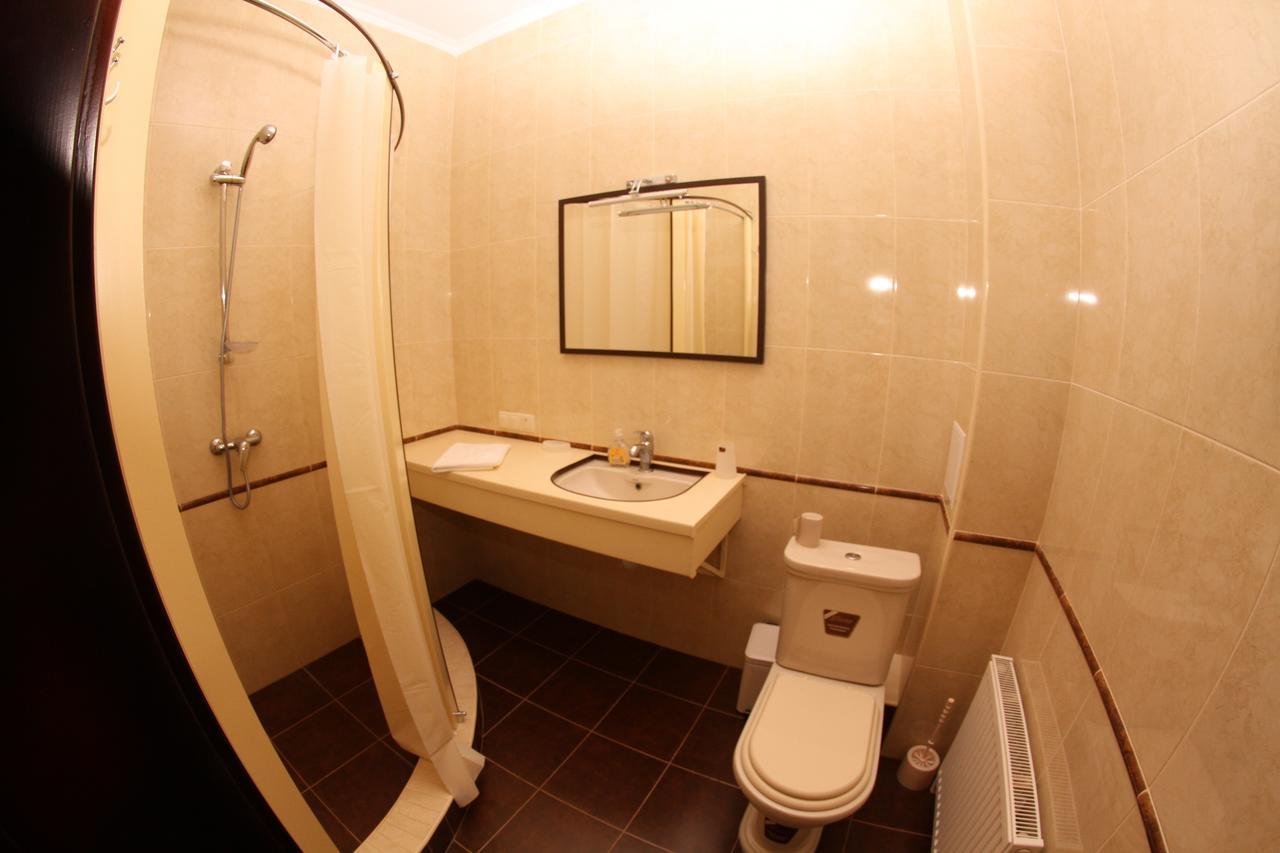 Uyut Hotel Chernihiv Ngoại thất bức ảnh