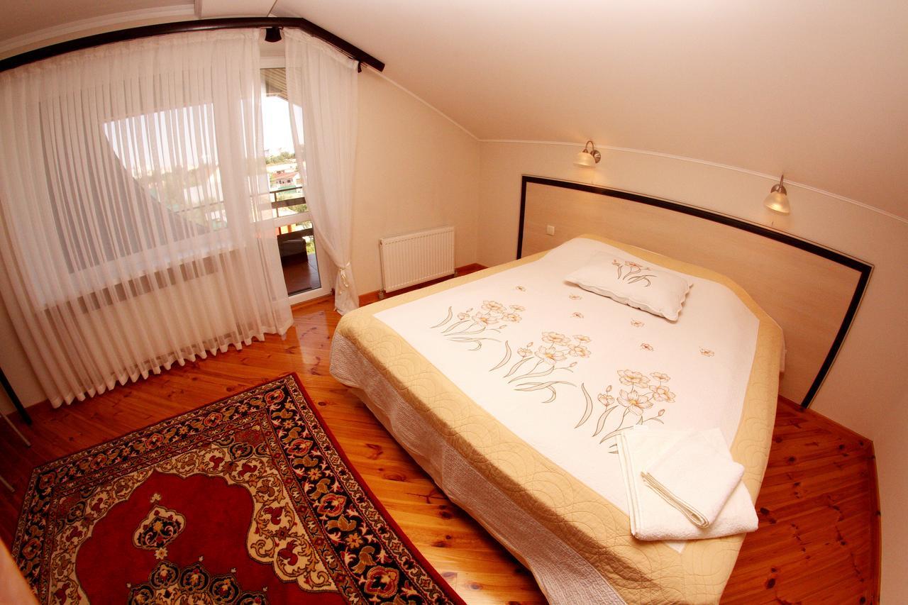 Uyut Hotel Chernihiv Ngoại thất bức ảnh