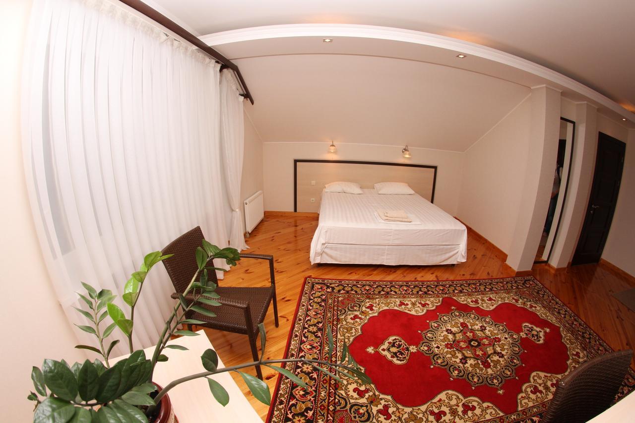 Uyut Hotel Chernihiv Ngoại thất bức ảnh