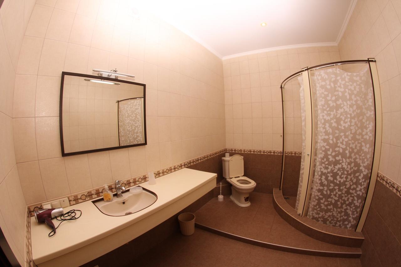 Uyut Hotel Chernihiv Ngoại thất bức ảnh