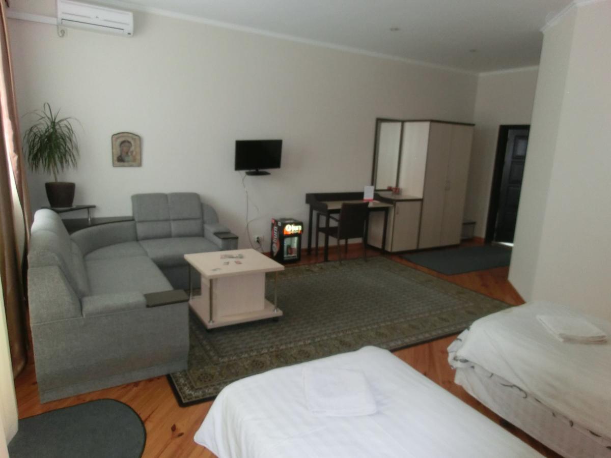 Uyut Hotel Chernihiv Ngoại thất bức ảnh