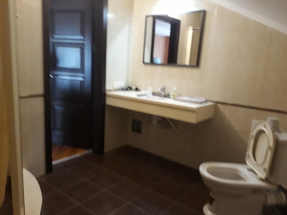 Uyut Hotel Chernihiv Ngoại thất bức ảnh