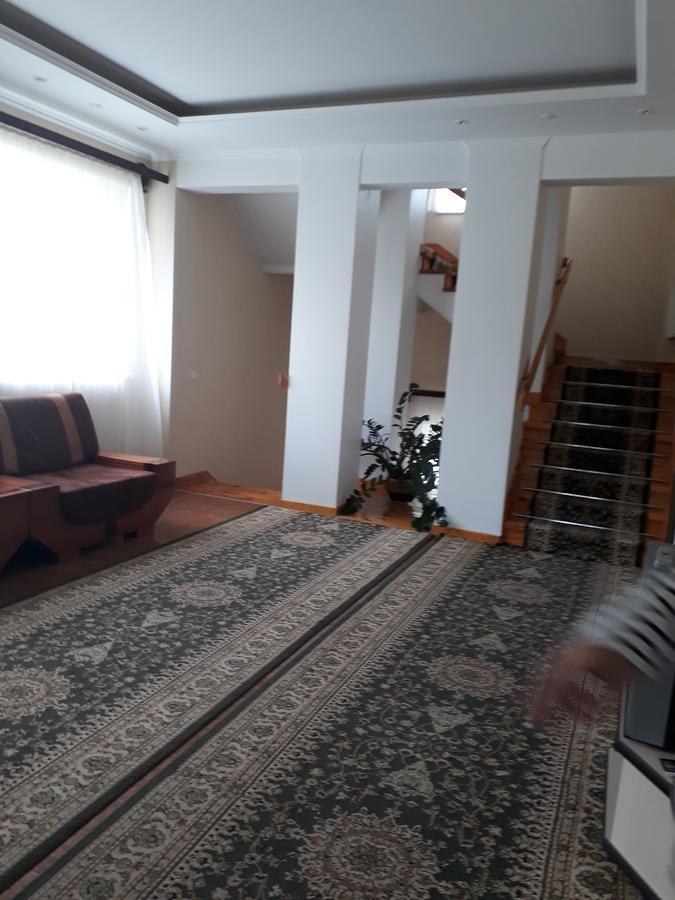 Uyut Hotel Chernihiv Ngoại thất bức ảnh