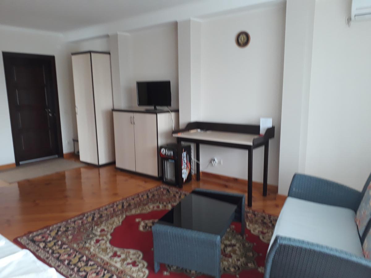 Uyut Hotel Chernihiv Ngoại thất bức ảnh
